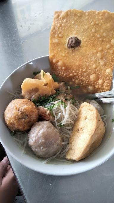 https://horego-prod-outlets-photos.s3.ap-southeast-3.amazonaws.com/horego.com/bukit-kecil/restaurant/bakso-malang-mbak-yuli/review/thumbnail/af1qipmzvrxyb0zxya9pnqn7cz5bzjlt5uwzhfhm0x3w.jpg