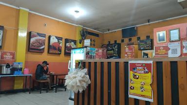 https://horego-prod-outlets-photos.s3.ap-southeast-3.amazonaws.com/horego.com/bululawang/restaurant/ayam-goreng-nelongso/review/thumbnail/af1qipoitoudrmi4kqyzvuofykmiembi6jxsjtel7qq.jpg