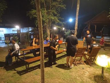 https://horego-prod-outlets-photos.s3.ap-southeast-3.amazonaws.com/horego.com/cangkringan/restaurant/the-allabun-resto-glamping/review/thumbnail/af1qipo-9zcymh-4_nm04ai9otxzidyniazvqvwqvecf.jpg