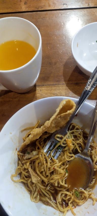 https://horego-prod-outlets-photos.s3.ap-southeast-3.amazonaws.com/horego.com/cempaka-putih/restaurant/bakso-boedjangan-cempaka-putih/review/thumbnail/af1qipmwx1eq6boof9d4nmefwectln3qf3ag6nynphmm.jpg