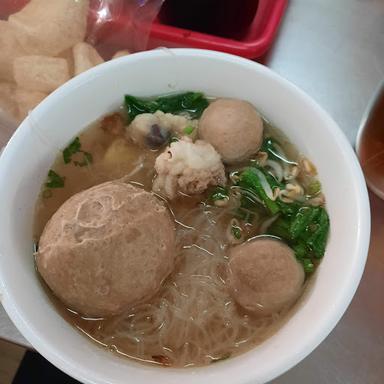 https://horego-prod-outlets-photos.s3.ap-southeast-3.amazonaws.com/horego.com/cempaka-putih/restaurant/bakso-ciat-solo/review/thumbnail/af1qippiekcn3yy7cr_fkl5j3c8kum9nfxw0vpfd1gra.jpg