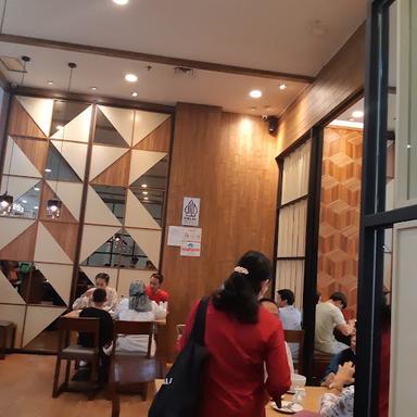 https://horego-prod-outlets-photos.s3.ap-southeast-3.amazonaws.com/horego.com/cempaka-putih/restaurant/ta-wan-green-pramuka-square/review/thumbnail/af1qippuk3qa6v72bl4_1drcfjffpoxv29bkw9yjkle-.jpg