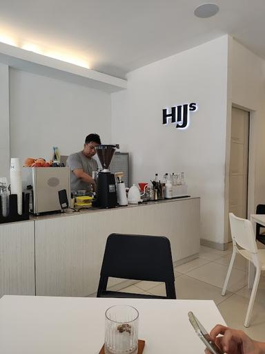 https://horego-prod-outlets-photos.s3.ap-southeast-3.amazonaws.com/horego.com/cicalengka/cafe/hijs-coffee-eatery/review/thumbnail/af1qipn54nibez-erlccai6eyfdis6eirbhubw2tlmtt.jpg