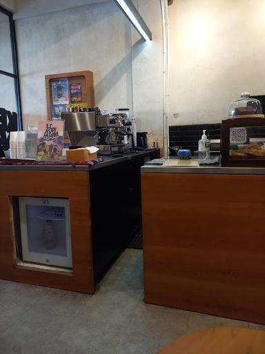 https://horego-prod-outlets-photos.s3.ap-southeast-3.amazonaws.com/horego.com/cicalengka/coffee-shop/makmur-jaya-coffee/review/thumbnail/af1qipn93spgtosg10tegsijwk9le2h9nyqra32jynpo.jpg