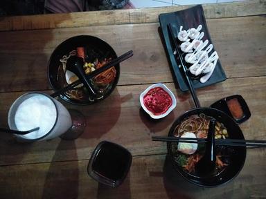 https://horego-prod-outlets-photos.s3.ap-southeast-3.amazonaws.com/horego.com/cicalengka/japanese-restaurant/yoake-ramen-ii/review/thumbnail/af1qipninvskvy_rjni0bvtvsnfrmkb3gi5ddvrvgv7b.jpg