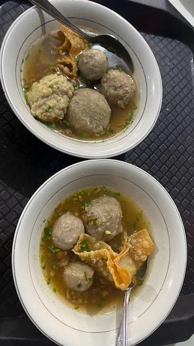 https://horego-prod-outlets-photos.s3.ap-southeast-3.amazonaws.com/horego.com/cicalengka/restaurant/bakso-malang-nagreg/review/thumbnail/af1qipot8bnvvraf8vgxdsjie4caemjif1zy7qqvhr4i.jpg