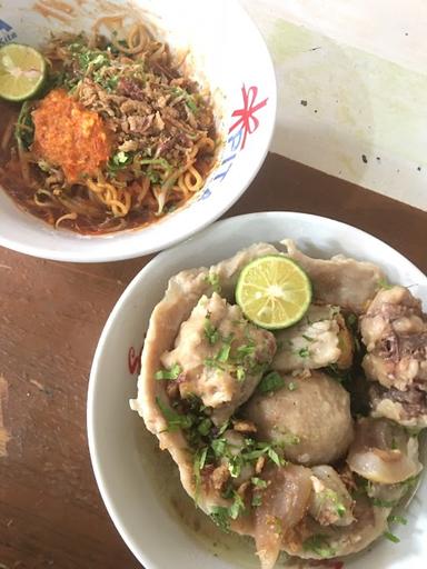 https://horego-prod-outlets-photos.s3.ap-southeast-3.amazonaws.com/horego.com/cicalengka/restaurant/raja-bakso-unen-x-cicalengka/review/thumbnail/af1qippcacbnhlnn6wtisobwjc2nzj7qvv5ia9bqdloh.jpg