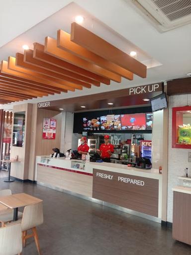 https://horego-prod-outlets-photos.s3.ap-southeast-3.amazonaws.com/horego.com/cikarang-utara/restaurant/kfc-hollywood-junction/review/thumbnail/AF1QipNuKx2-WXO4v30YeYKp91rE043Rf6c5G2TNM2w1.jpg