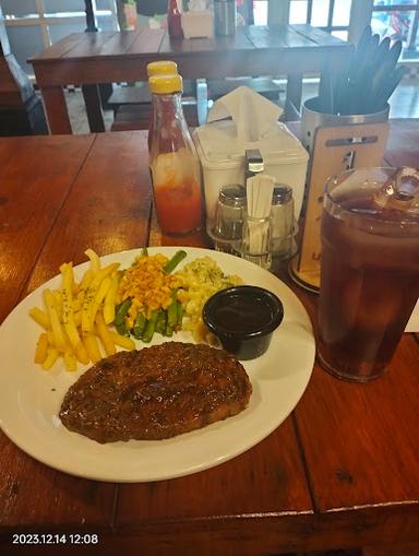 https://horego-prod-outlets-photos.s3.ap-southeast-3.amazonaws.com/horego.com/cikarang-utara/restaurant/lagoes-steak-house-jababeka-cikarang/review/thumbnail/af1qippwze7vtplyiedysddhbkn7bwdebjeawx_p1lob.jpg