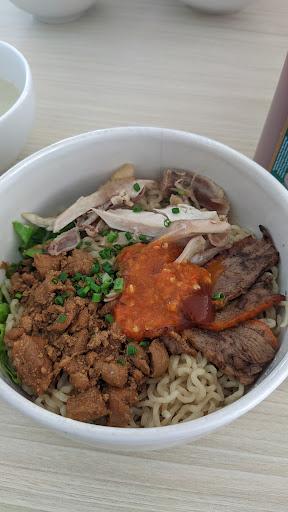 https://horego-prod-outlets-photos.s3.ap-southeast-3.amazonaws.com/horego.com/cilandak/restaurant/bakmi-kun-kemang/review/thumbnail/af1qipofvhibtcgjj91kdt1h-riapj8xmpsfyuop16e_.jpg