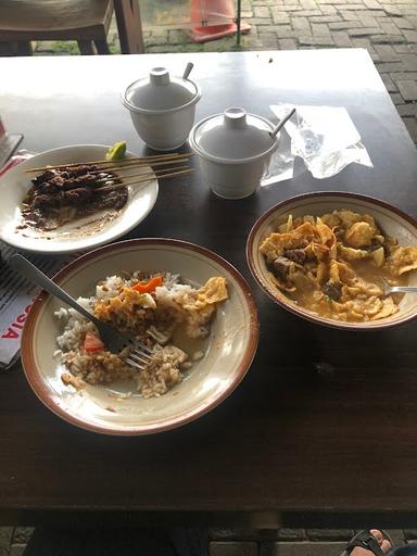 https://horego-prod-outlets-photos.s3.ap-southeast-3.amazonaws.com/horego.com/cilandak/restaurant/soto-betawi-pinangsia/review/thumbnail/af1qipody46r3m5iiix7zlozynesqycqxpka6kkqpr5r.jpg