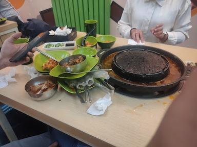 https://horego-prod-outlets-photos.s3.ap-southeast-3.amazonaws.com/horego.com/cipayung/bar/deuseyo-korean-bbq-jjigae-green-terrace-tmii/review/thumbnail/af1qippmif3vhszgg6pdrsw6ifvcopav37yntd3ttz-_.jpg