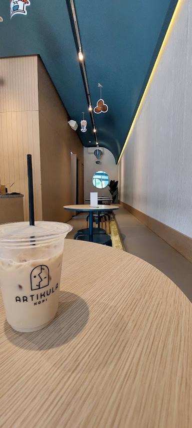 https://horego-prod-outlets-photos.s3.ap-southeast-3.amazonaws.com/horego.com/cipayung/coffee-shop/artikula-kopi/review/thumbnail/af1qipppge4s3lc_t15dmuyaycbtjzgy_gr_sqr8qqsk.jpg