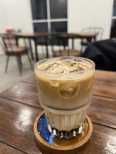 https://horego-prod-outlets-photos.s3.ap-southeast-3.amazonaws.com/horego.com/cipayung/coffee-shop/easturn-coffee/review/thumbnail/af1qipofngnrpcy2slzdohfd_8zwdevr3kfwqqsq7jal.jpg