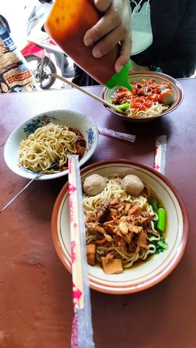 https://horego-prod-outlets-photos.s3.ap-southeast-3.amazonaws.com/horego.com/cipayung/restaurant/bakso-linuwih/review/thumbnail/af1qipmfew4nehftgehygvbmyfwdlkloicc_hdp9rgax.jpg