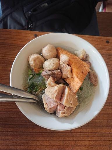 https://horego-prod-outlets-photos.s3.ap-southeast-3.amazonaws.com/horego.com/cipayung/restaurant/bakso-mbah-talang/review/thumbnail/af1qipm7xnj57oimky-0mnsvgvo0bkasqgourq_dmofb.jpg