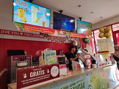 https://horego-prod-outlets-photos.s3.ap-southeast-3.amazonaws.com/horego.com/cipayung/restaurant/mixue-lubang-buaya/review/thumbnail/af1qipozvvw1qr9f8a0j7r2orp0kwvlayfzwve4obnbc.jpg