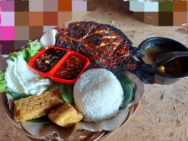 https://horego-prod-outlets-photos.s3.ap-southeast-3.amazonaws.com/horego.com/cipayung/restaurant/saung-lentera/review/thumbnail/af1qipogn01vwajpxmhyn_zz68rcd0cl5eghwomfftum.jpg