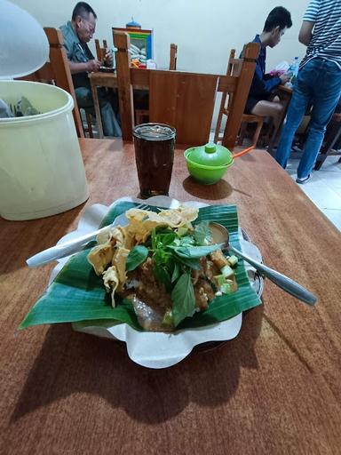 https://horego-prod-outlets-photos.s3.ap-southeast-3.amazonaws.com/horego.com/cipayung/restaurant/soto-seger-boyolali-pak-kopral/review/thumbnail/af1qipp2zrch7u6rnawpxqrso8zym9dqzxgvv3sk1jsk.jpg