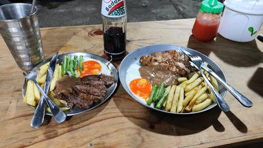 https://horego-prod-outlets-photos.s3.ap-southeast-3.amazonaws.com/horego.com/cipayung/restaurant/steak-kampung-genesa/review/thumbnail/af1qipm2hgatrqyzh-7cplanym5ew1vqi91fziac-eql.jpg