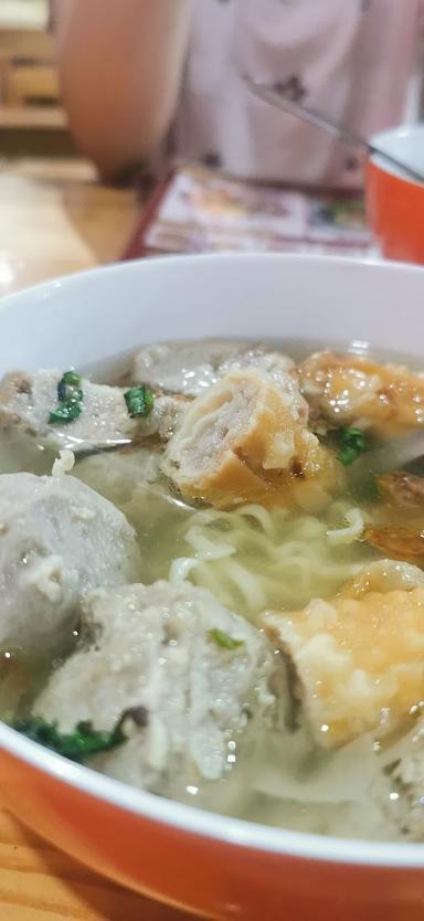 https://horego-prod-outlets-photos.s3.ap-southeast-3.amazonaws.com/horego.com/cipondoh/restaurant/bakso-royal-bagelen-banjar-wijaya/review/thumbnail/af1qipn0tjqn2ozbgio-flrdva9r6rhhbzhcvgipe96p.jpg