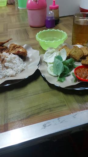 https://horego-prod-outlets-photos.s3.ap-southeast-3.amazonaws.com/horego.com/ciputat/restaurant/pecel-lele-nasi-uduk-poppy/review/thumbnail/af1qipnslrquvusugkjzx6y4trervw7nq6n7lcnmytzn.jpg