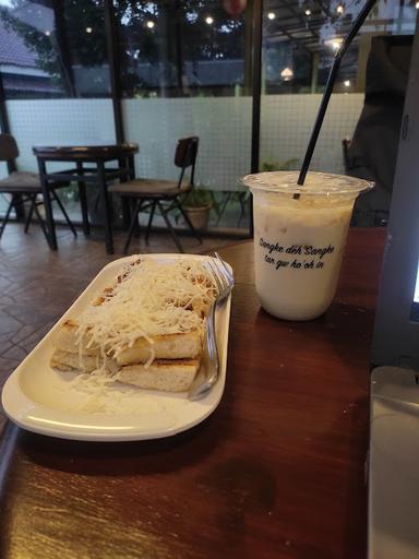 https://horego-prod-outlets-photos.s3.ap-southeast-3.amazonaws.com/horego.com/ciputat-timur/cafe/kopi-engkong-bens/review/thumbnail/af1qipo43wa86w0hoqtqoqgsvzkhwgslhfmocdev82bh.jpg