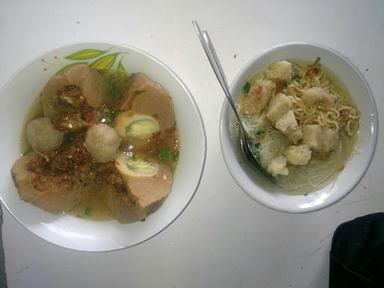 https://horego-prod-outlets-photos.s3.ap-southeast-3.amazonaws.com/horego.com/ciputat-timur/restaurant/bakso-ojolali-mbak-tik-27-cirendeu/review/thumbnail/af1qipor-btx3nukboyy39xted8ju0onl9syg2ehjj-6.jpg