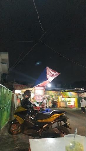 https://horego-prod-outlets-photos.s3.ap-southeast-3.amazonaws.com/horego.com/ciputat-timur/restaurant/nasi-goreng-brebes/review/thumbnail/af1qipmo2s2gscgckh3syvytmqitzu82ttqyncxxgiwr.jpg