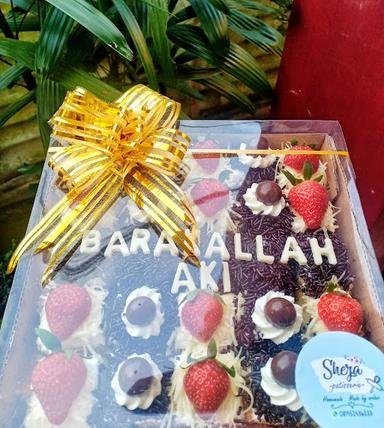 https://horego-prod-outlets-photos.s3.ap-southeast-3.amazonaws.com/horego.com/cisauk/bakery/shezapatisserie-kue-ultah-aneka-cake-snackbox-terdekat-suradita-cisauk-serpong-bsd/food/thumbnail/AF1QipMiqoYYNIKN18hWwdu-lP5vsz2nKfLN9QfTeqWK.jpg