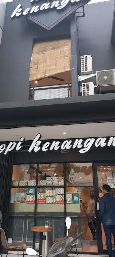 https://horego-prod-outlets-photos.s3.ap-southeast-3.amazonaws.com/horego.com/cisauk/coffee-shop/kopi-kenangan-ruko-serpong-garden/review/thumbnail/af1qipnndvje0lhdfg8ndnr2ni6cwtogu9s_eiftdzer.jpg