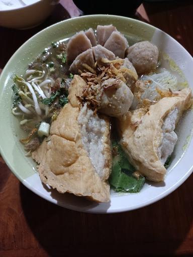 https://horego-prod-outlets-photos.s3.ap-southeast-3.amazonaws.com/horego.com/cisauk/restaurant/bakso-mie-ayam-mas-pono/review/thumbnail/af1qipptxw3pixbgez3knvdc70ebnjm9joqevgbub4bf.jpg