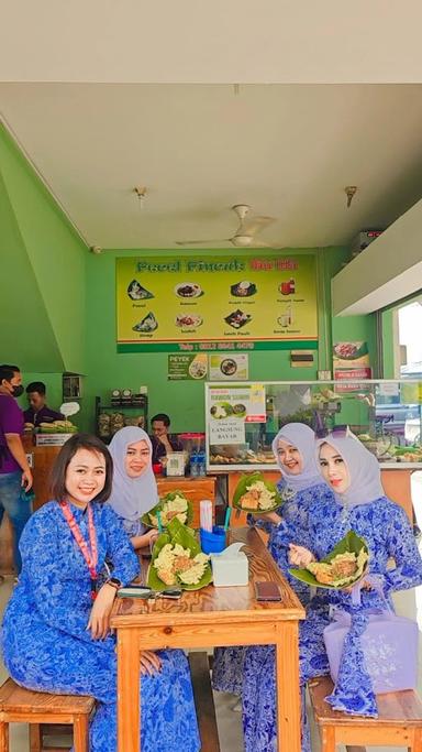 https://horego-prod-outlets-photos.s3.ap-southeast-3.amazonaws.com/horego.com/cisauk/restaurant/pecel-pincuk-ibu-ida/review/thumbnail/AF1QipP0jPrSdk6FpuBJC6ix4Kg5Vk7g3LHpgNVxFdmF.jpg