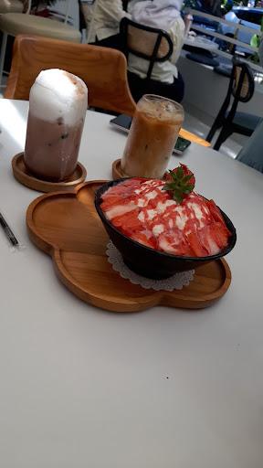 https://horego-prod-outlets-photos.s3.ap-southeast-3.amazonaws.com/horego.com/coblong/cafe/melting-moment-korean-snow-bingsu-cafe/review/thumbnail/af1qipm7-ydyy29gfp96g6v6sz0pfva9klidib6hx5yf.jpg