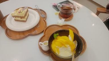 https://horego-prod-outlets-photos.s3.ap-southeast-3.amazonaws.com/horego.com/coblong/cafe/melting-moment-korean-snow-bingsu-cafe/review/thumbnail/af1qipmqr3cgho1uslnvrsxcj4n87kuh2jqr9rwkuuka.jpg