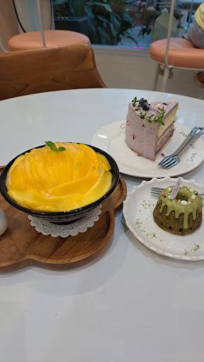 https://horego-prod-outlets-photos.s3.ap-southeast-3.amazonaws.com/horego.com/coblong/cafe/melting-moment-korean-snow-bingsu-cafe/review/thumbnail/af1qipnbpig5nxbixgkk45vf9bpzosqqrhagytqfdvmz.jpg