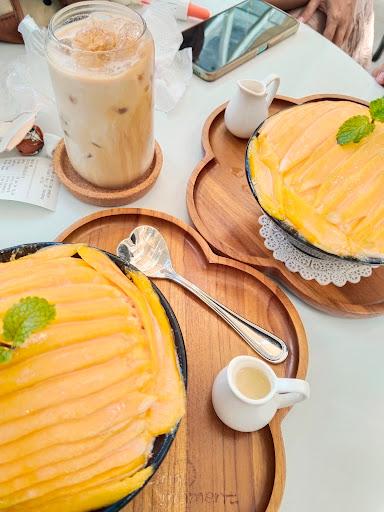 https://horego-prod-outlets-photos.s3.ap-southeast-3.amazonaws.com/horego.com/coblong/cafe/melting-moment-korean-snow-bingsu-cafe/review/thumbnail/af1qipnd2nn2r1v8ktluixlgcvwuctxknrwuomdhc4im.jpg