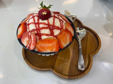 https://horego-prod-outlets-photos.s3.ap-southeast-3.amazonaws.com/horego.com/coblong/cafe/melting-moment-korean-snow-bingsu-cafe/review/thumbnail/af1qippuclso_xfpcx45-bfdidseiqr_9dievhurfmql.jpg