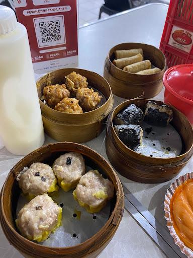 https://horego-prod-outlets-photos.s3.ap-southeast-3.amazonaws.com/horego.com/coblong/restaurant/du-dimsum-kedai-1/review/thumbnail/af1qippcp5uv0ca400qxkosq1ub4siirsee1hyjpd2tf.jpg