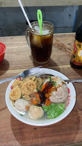 https://horego-prod-outlets-photos.s3.ap-southeast-3.amazonaws.com/horego.com/danurejan/restaurant/bakso-mercon-pak-broto-/review/thumbnail/af1qipp-0hnmvro457r4dm0yg9c0yjafbx3jrxkiyri.jpg