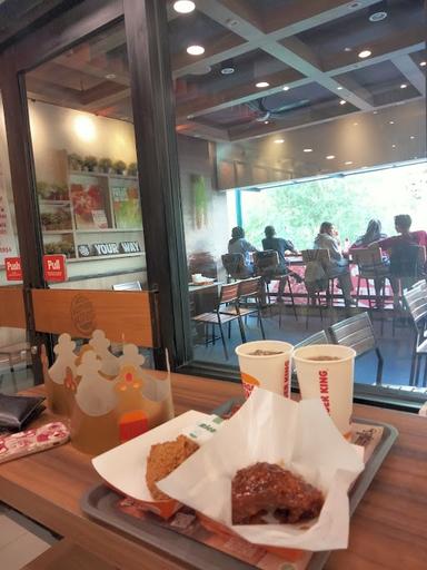 https://horego-prod-outlets-photos.s3.ap-southeast-3.amazonaws.com/horego.com/danurejan/restaurant/burger-king-malioboro/review/thumbnail/af1qipp1mtw_ep3kj6kbydhpsfvl77lf6mhzleuyv3ny.jpg