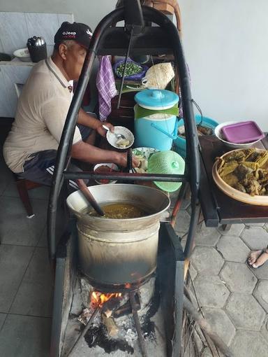 https://horego-prod-outlets-photos.s3.ap-southeast-3.amazonaws.com/horego.com/dau/restaurant/soto-kambing-p-sukir/review/thumbnail/af1qipntm79a21uogl8nlfbl0wybwqcjgkpsgfoh7lkf.jpg