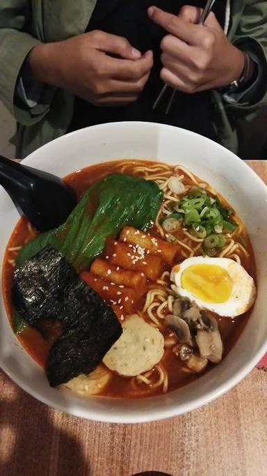 https://horego-prod-outlets-photos.s3.ap-southeast-3.amazonaws.com/horego.com/dau/restaurant/sugoi-ramen-sushi/review/thumbnail/af1qipm3aggo3vkyq0cxdyrgbydmxktvu6tn72sidlt9.jpg