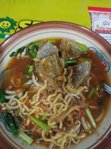 https://horego-prod-outlets-photos.s3.ap-southeast-3.amazonaws.com/horego.com/dayeuhkolot/restaurant/dapur-bakso-rudal-urat-mulyo-putro-mp-/review/thumbnail/af1qipnk6saosoklpbyhprrogqnmwzquhe8wxedrnoxy.jpg