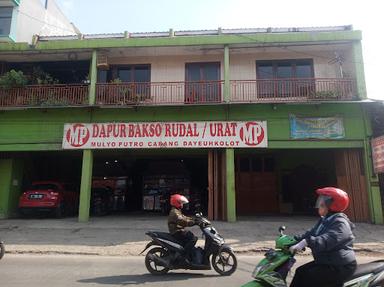 https://horego-prod-outlets-photos.s3.ap-southeast-3.amazonaws.com/horego.com/dayeuhkolot/restaurant/dapur-bakso-rudal-urat-mulyo-putro-mp-/review/thumbnail/af1qiponmufyaf0bu4fu3nvizqry3ccj1z4o8v3d2etn.jpg