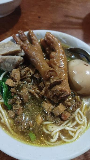 https://horego-prod-outlets-photos.s3.ap-southeast-3.amazonaws.com/horego.com/denpasar-barat/restaurant/mr-mustache-2-solo-meatball-chicken-noodle/review/thumbnail/af1qipnghx1hlfygvidypckfpx6qsnmmymxesaiw_yje.jpg