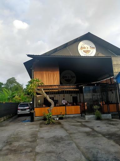 https://horego-prod-outlets-photos.s3.ap-southeast-3.amazonaws.com/horego.com/denpasar-timur/bar/warung-ajik-s-iga/review/thumbnail/af1qippljxk0fhkc5k5wqtdekjtxvamvsn67bplpehib.jpg