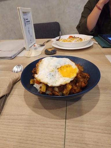 https://horego-prod-outlets-photos.s3.ap-southeast-3.amazonaws.com/horego.com/denpasar-timur/cafe/brownfox-waffle-coffee/review/thumbnail/af1qipmwwmbog5mnrwt4zm5igyuiiihkmjgw8e4vzdiv.jpg