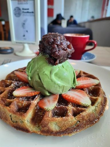 https://horego-prod-outlets-photos.s3.ap-southeast-3.amazonaws.com/horego.com/denpasar-timur/cafe/brownfox-waffle-coffee/review/thumbnail/af1qipnzzmrfhve55ucijtqqifrb7bl3ph5z25fqikci.jpg