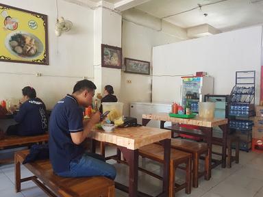 https://horego-prod-outlets-photos.s3.ap-southeast-3.amazonaws.com/horego.com/denpasar-timur/restaurant/bakso-putra-solo/review/thumbnail/af1qipm3lrjixczqf4vukppcpureqnvajrq2kh0nbafb.jpg